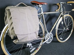 スポーツ自転車でも取り付け可能な大容量パニアバッグ